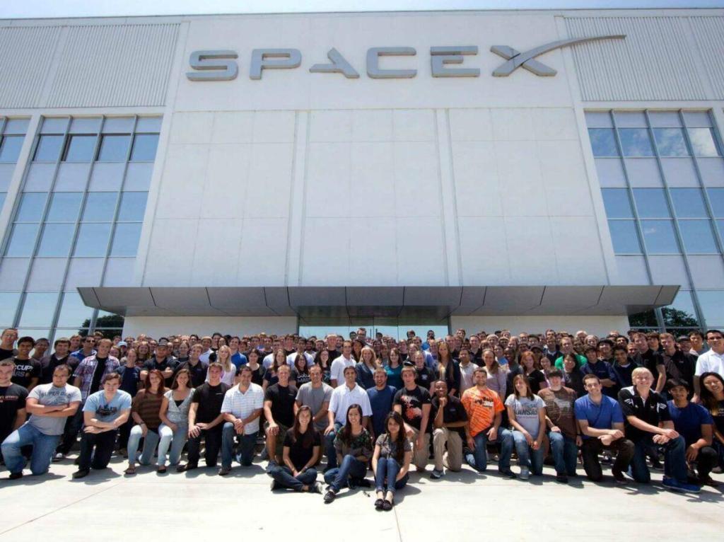 Свой в Space X: чем на самом деле занимается Алексей Пахунов в компании Илона Маска, и почему СМИ не поняли этого сразу.