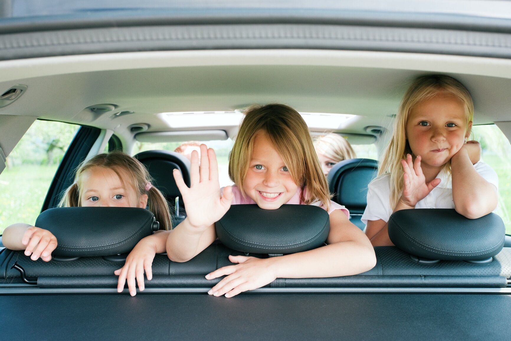Какие там дети. Машина для детей. Ребенок в авто. Дети на дороге. Автоняня.