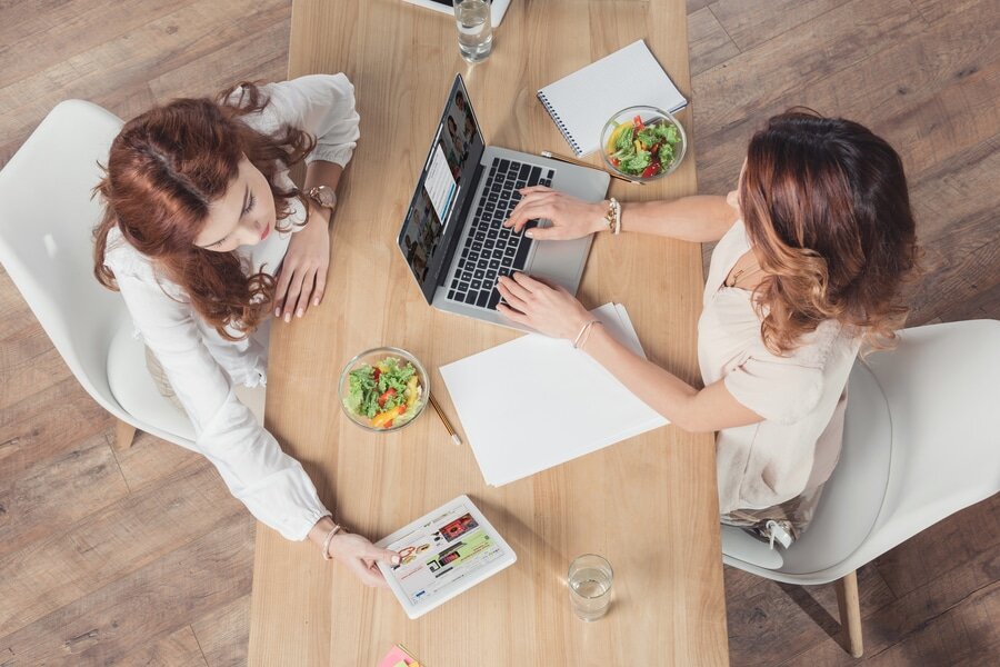 зачем нужны достижения во вкусвилл. top view of buisnesswomen having salad for lunch t 2021 08 29 19 37 15 utc. зачем нужны достижения во вкусвилл фото. зачем нужны достижения во вкусвилл-top view of buisnesswomen having salad for lunch t 2021 08 29 19 37 15 utc. картинка зачем нужны достижения во вкусвилл. картинка top view of buisnesswomen having salad for lunch t 2021 08 29 19 37 15 utc.