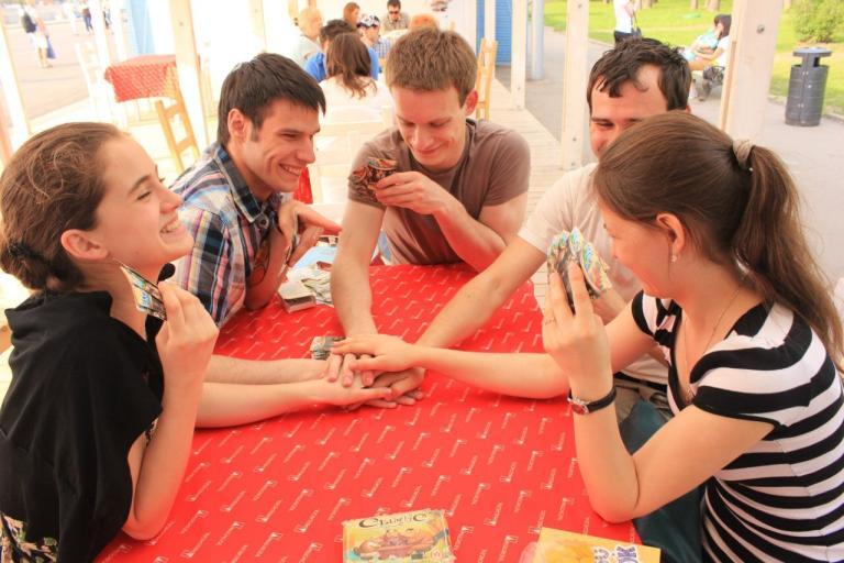Игры для компании: 10 интересных игр для друзей | 5 СФЕР