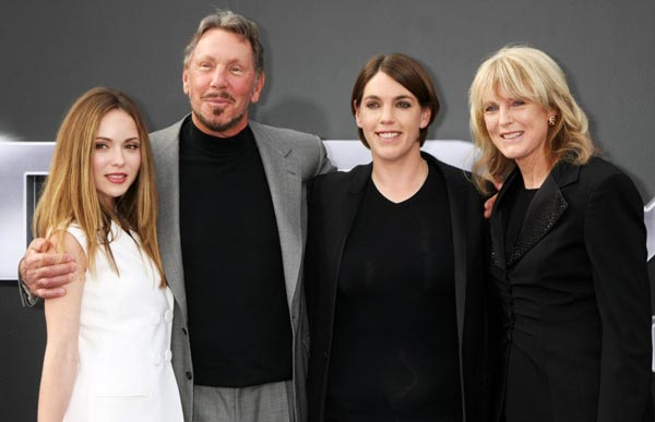 Ларри Эллисон с возлюбленной Никитой Кан (слева), дочерью Меган и бывшей супругой Барбара Бут (справа)
